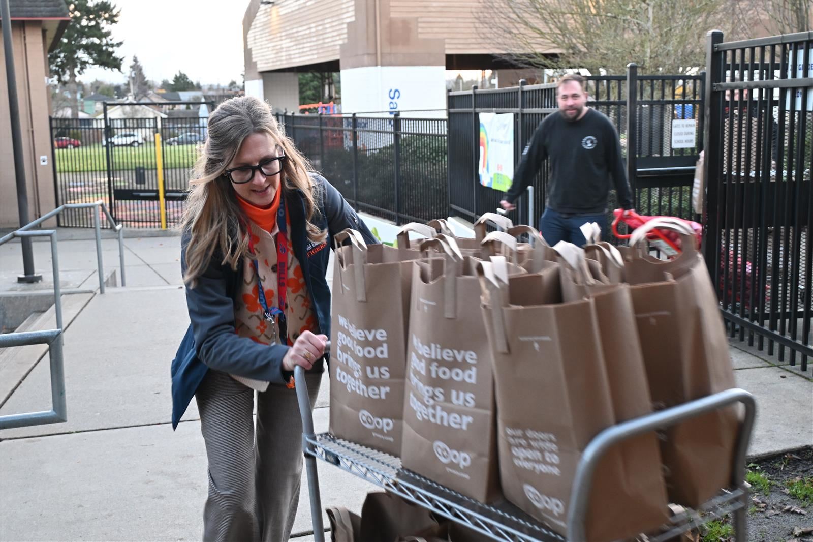  Sno-Isle Food Co-op donates 100 holiday meal kits 